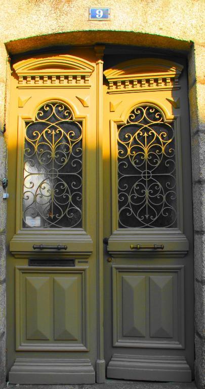 Les Chambres De Lourmel Понтиви Экстерьер фото