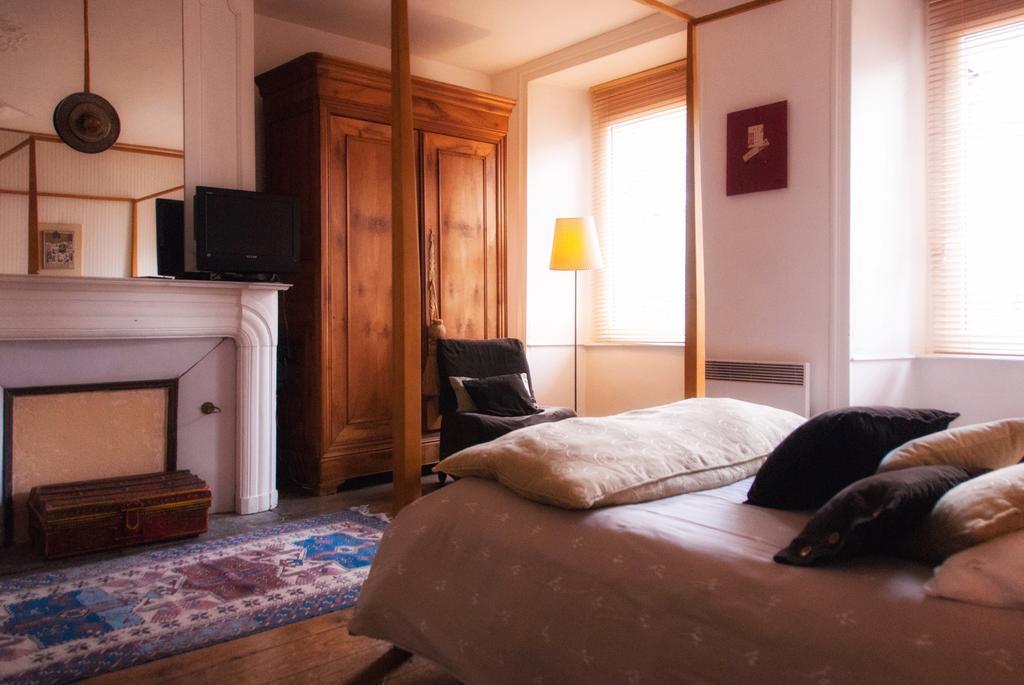 Les Chambres De Lourmel Понтиви Экстерьер фото